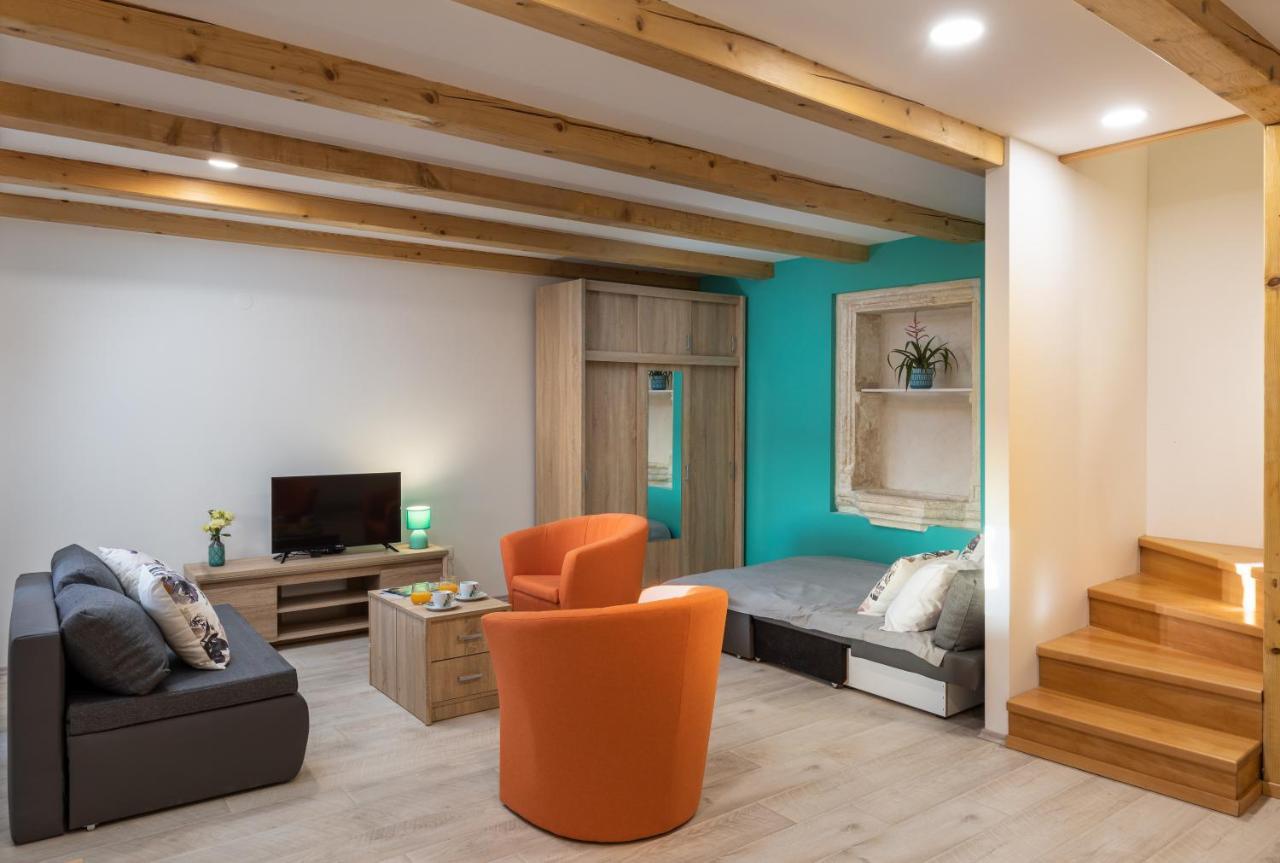 Holiday Home Anamarija 챠브타트 외부 사진
